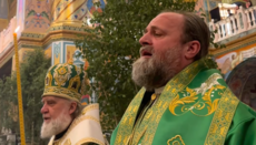 Serbian hierarch serves at Trinity in the Pochaiv Lavra