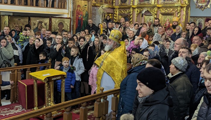 Fr Dimitry Sydor among the cathedral's parishioners