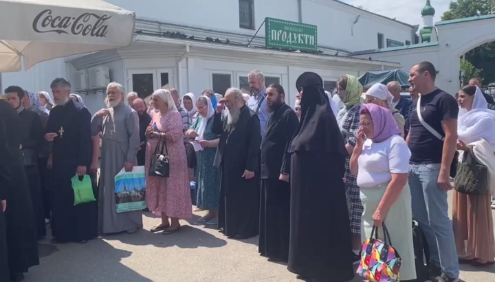 His Beatitude Onuphry prays with the faithful at the Lavra. Photo: UOJ