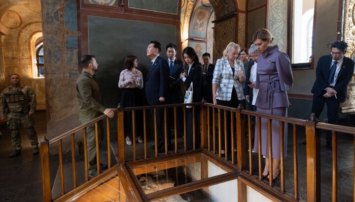 Zelenskyy takes President of South Korea on tour of St. Sophia Cathedral