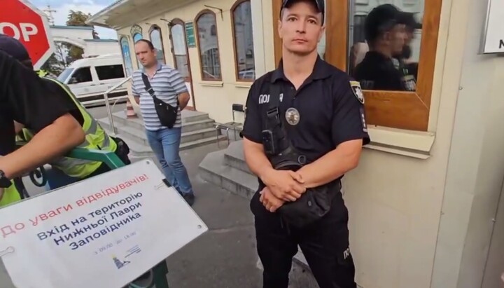 The police blocked the entrance to the Kyiv-Pechersk Lavra. Photo: screenshot of the video of the Lavra Now Telegram channel