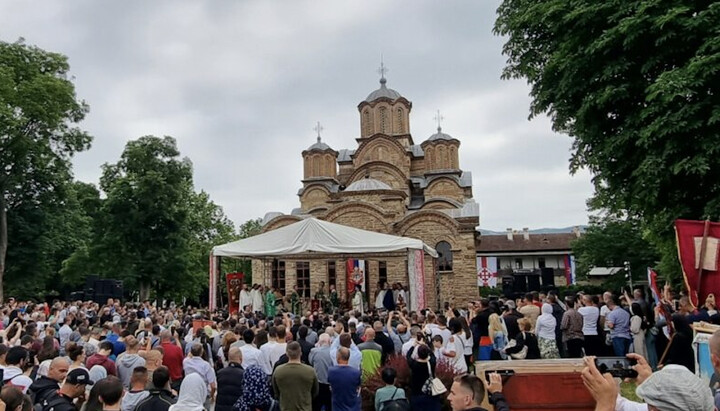 Worshippers of the Serbian Orthodox Church at a divine service. Photo: eparhija-prizren.com