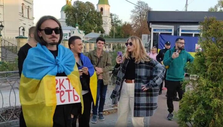 Provocateurs near the Kyiv-Pechersk Lavra. Photo: a screenshot of the UOJ video