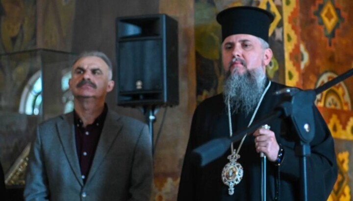 Head of the DESS Viktor Yelensky and head of the OCU Epifaniy Dumenko. Photo: pomisna.info