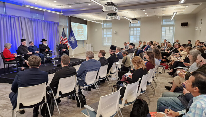 Speech by the AUCCRO delegation in Washington. Photo: vrciro.org.ua