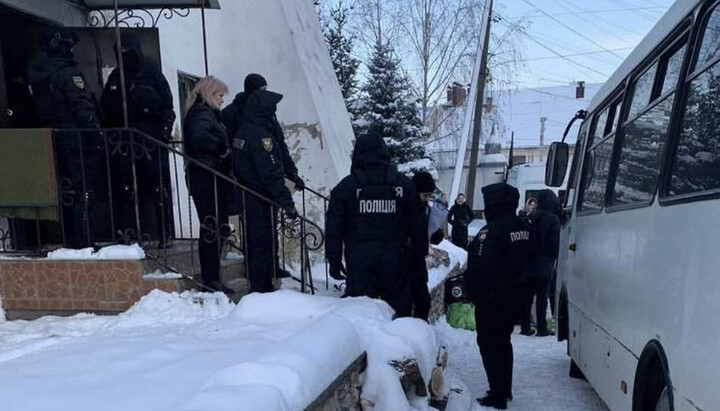 Police in the Kremenets Theological School of the UOC. Photo: zaxid.net