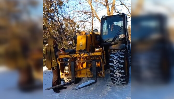 One of the bulldozers used by militants to storm the UOC church in Ladyzhyn. Photo: UOJ