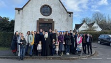 Bishop Veniamin conducts services with two UOC parishes in England