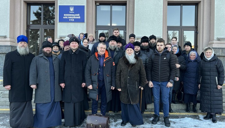 Metropolitan Jonathan near the courthouse. Photo: the Tulchyn Eparchy