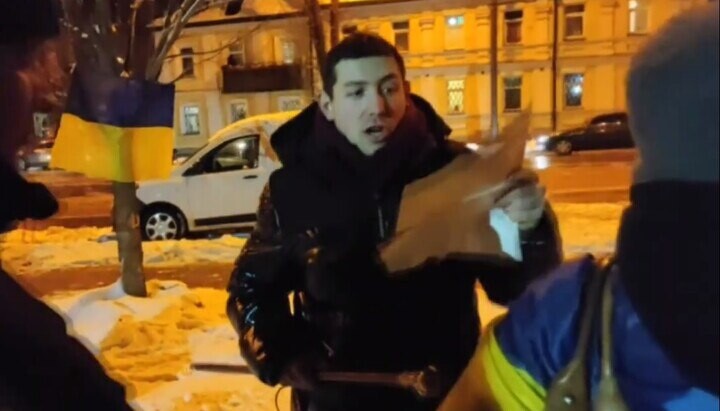 Activist near the Kyiv-Pechersk Lavra. Photo: screenshot from UOJ video