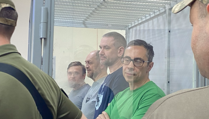 Orthodox journalists Valeriy Stupnitsky, Andriy Ovcharenko, Volodymyr Bobechko, and Father Serhiy Chertylin at a court hearing. Photo: UOJ