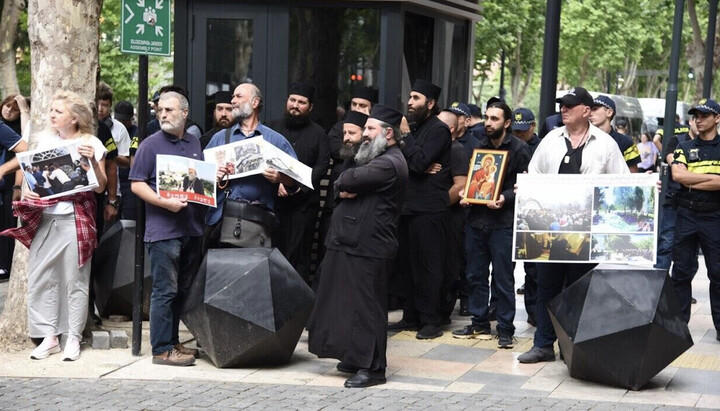 Georgian Church believers hold rally in Tbilisi in support of persecuted UOC