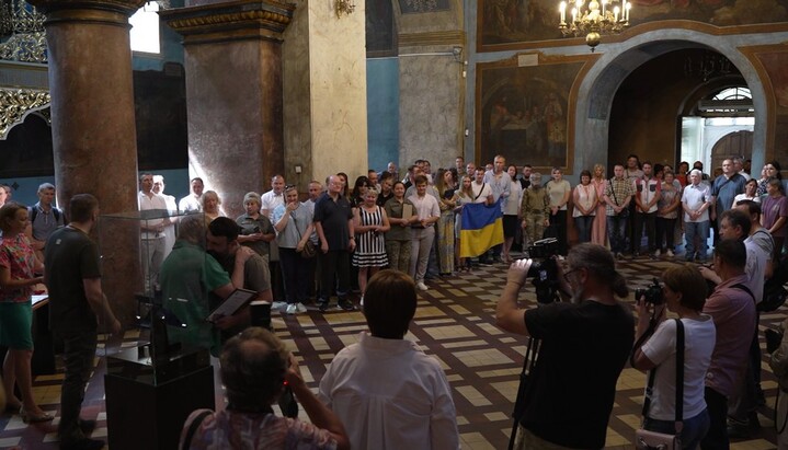 Transfiguration Cathedral in Chernihiv begins to let visitors in for money