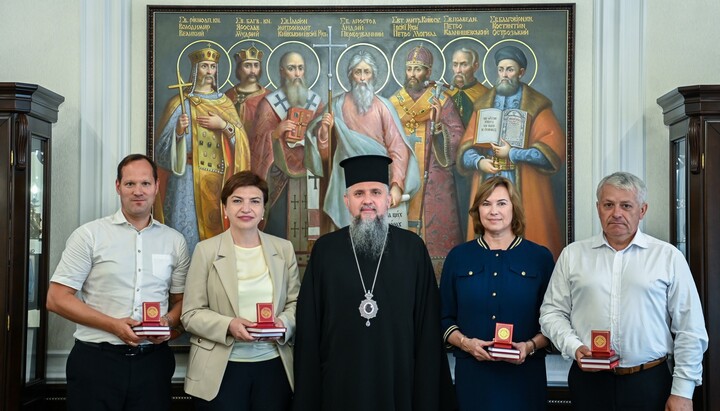 Dumenko and Ukrainian officials. Photo: pomisna.info