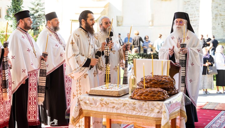 A memorial service for the fallen soldiers of Ukraine was held at Putna Monastery in Romania. Photo: Chernivtsi-Bukovyna Diocese