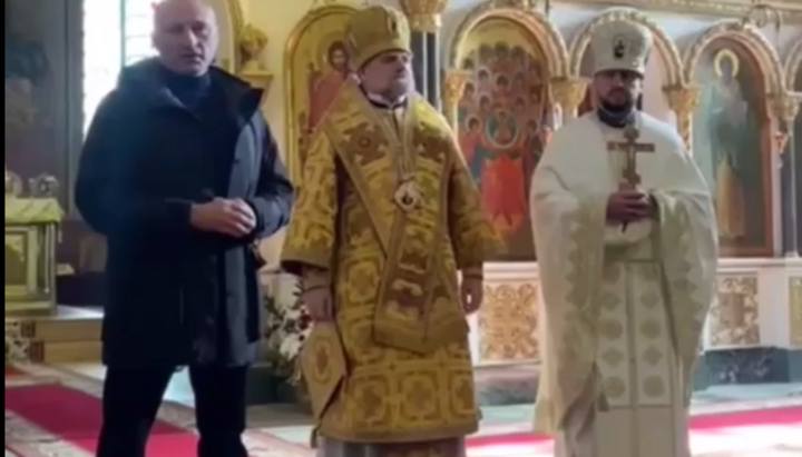 Mayor of Cherkasy Bondarenko in the seized UOC cathedral. Photo: Facebook video screenshot