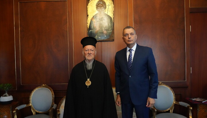 Ecumenical Patriarch Bartholomew and Mount Athos Governor Alkiviadis Stefanis. Photo: vema.com