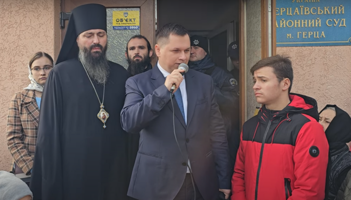 The lawyer for Metropolitan Longin outside the courthouse on October 31, 2024. Photo: Screenshot from the Bancheny Monastery video