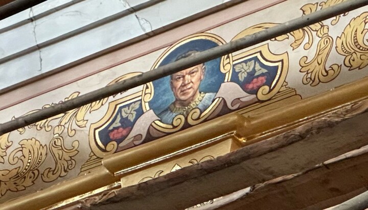 Fresco of a businessman in the OCU Cathedral in Lutsk. Photo: misto.media