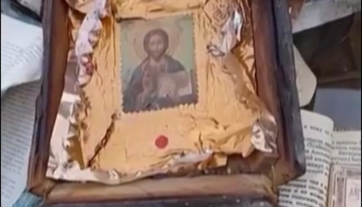 Broken icons from the UOC church in Novosilky after the OCU takeover. Photo: Screenshot from Dozor video