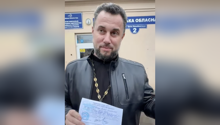 Roman Hryshchuk with a bill of health from a psychiatric hospital. Photo: Hryshchuk's Facebook