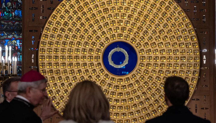 The new reliquary for the Crown of Thorns. Photo: Abaca Press