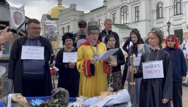 A group of Satanists near the Kyiv-Pechersk Lavra. Photo: glavcom.ua