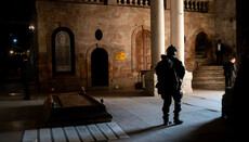 Vazhdojnë shërbesat në Varrin e Shenjtë, pa praninë e besimtarëve