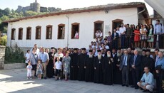 Qeveria shqiptare ndërpret veprimtarinë e shkollës private “Kryqi i Nderuar” në Gjirokastër