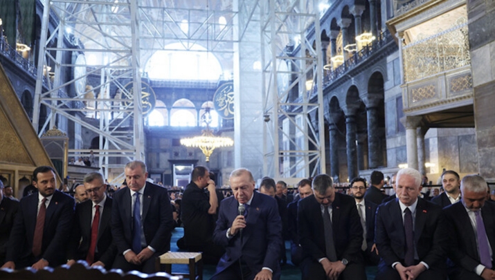 Erdogan kremtoi pushtimin e Qytetit në Shën Sofia