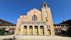 Myslimanët blejnë kishë katolike historike në Chicago