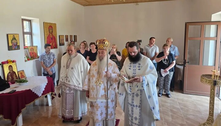 Mitropoliti Nathanail hap dyert e kishës së Shën Marinës në Dropull