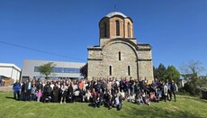 Kambana u vodh nga një kishë pranë Rahovecit në Kosovë