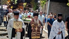 Mitropoliti Nathanail kremtoi vigjiljen e Fjetjes në Dropull