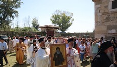 Meshë Arkierike me tre hierarkë u kremtua për Shën Kozmain në Kolkondash