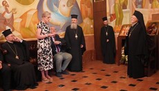 Kryepeshkopi Juraj takon Patriarkun Vartholomeu në kongresin e Budapestit