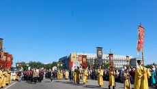 15.000 besimtarë në litani me lipsanin e Shën Spiridhonit në Irkutsk