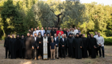 Familja mbretërore serbe viziton manastirin Hilandar në Athos