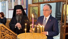 Presidenti Begaj vizitoi kishën e Shën Nikollës në Hoçisht të Devollit