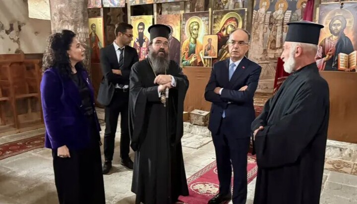 Nga vizita e Presidetit Begaj në Vithkuq. Foto: Mitropolia e Shenjtë Korçë