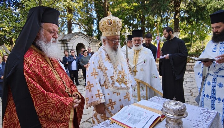 Mitropoliti Nathanail shenjtëroi kishën e Shën Parashqevisë në Terihat