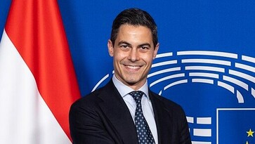Kryeministri i Holandës Jetten përdor amësinë surrogate altruiste