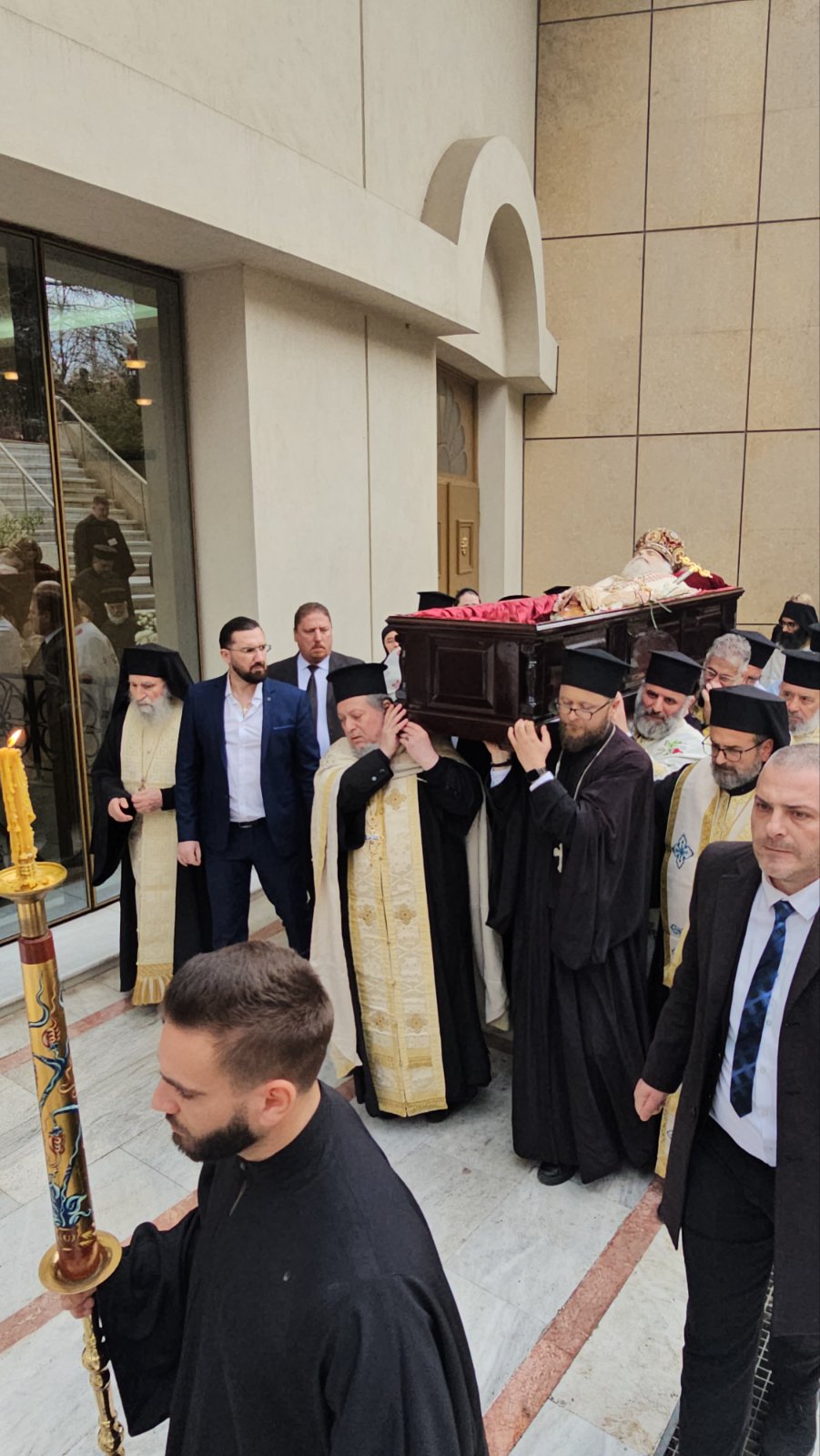 Funerali i Kryepeshkopit Anastas: transmetim online foto 5