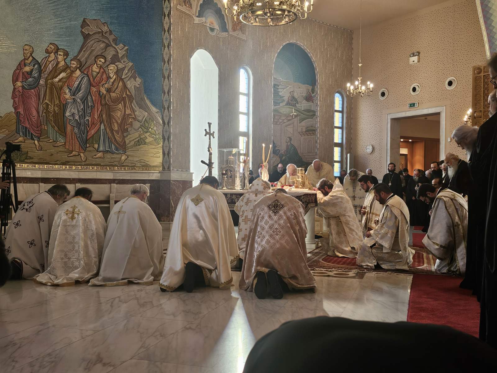Funerali i Kryepeshkopit Anastas: transmetim online foto 7