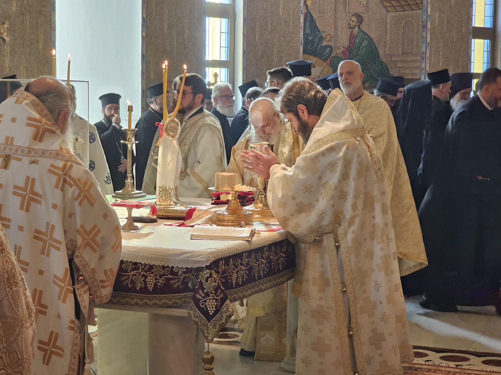 Funerali i Kryepeshkopit Anastas: transmetim online foto 6