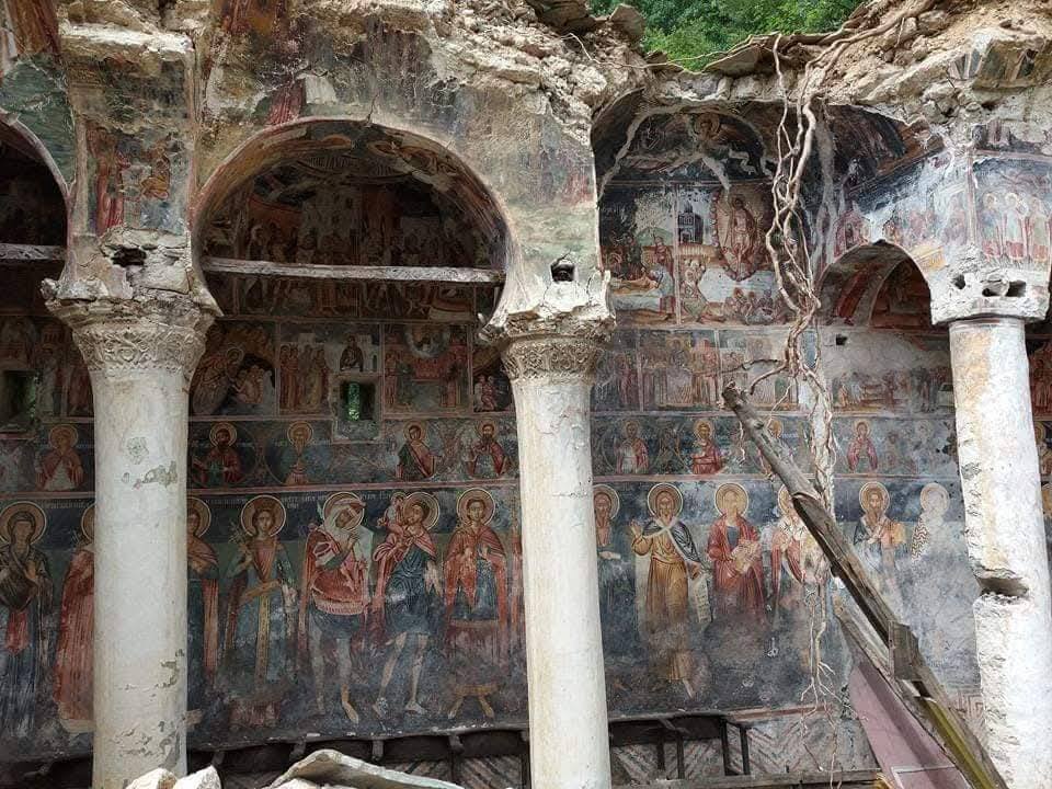 Manastiri historik i Shën Thanasit në Leshnicën e Poshtme, i dëmtuar nga koha dhe braktisja фото 3