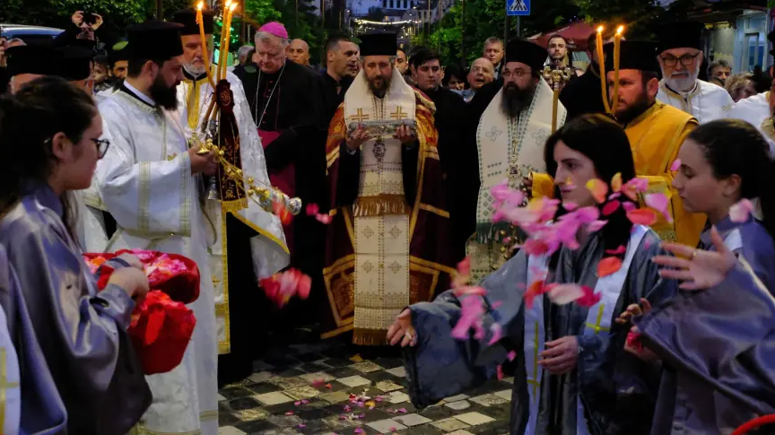 Berati priti me nderim lipsanin e Shën Nikollës, Kryepiskopit të Mirës së Liqisë! фото 2