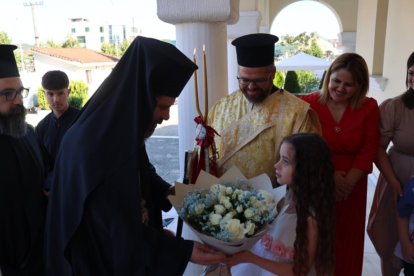 Kryepiskopi Joan kryesoi Liturgjinë e të Dielës së Gjithë Shenjtorëve në lagjen Kombinat të Tiranës - photo 1