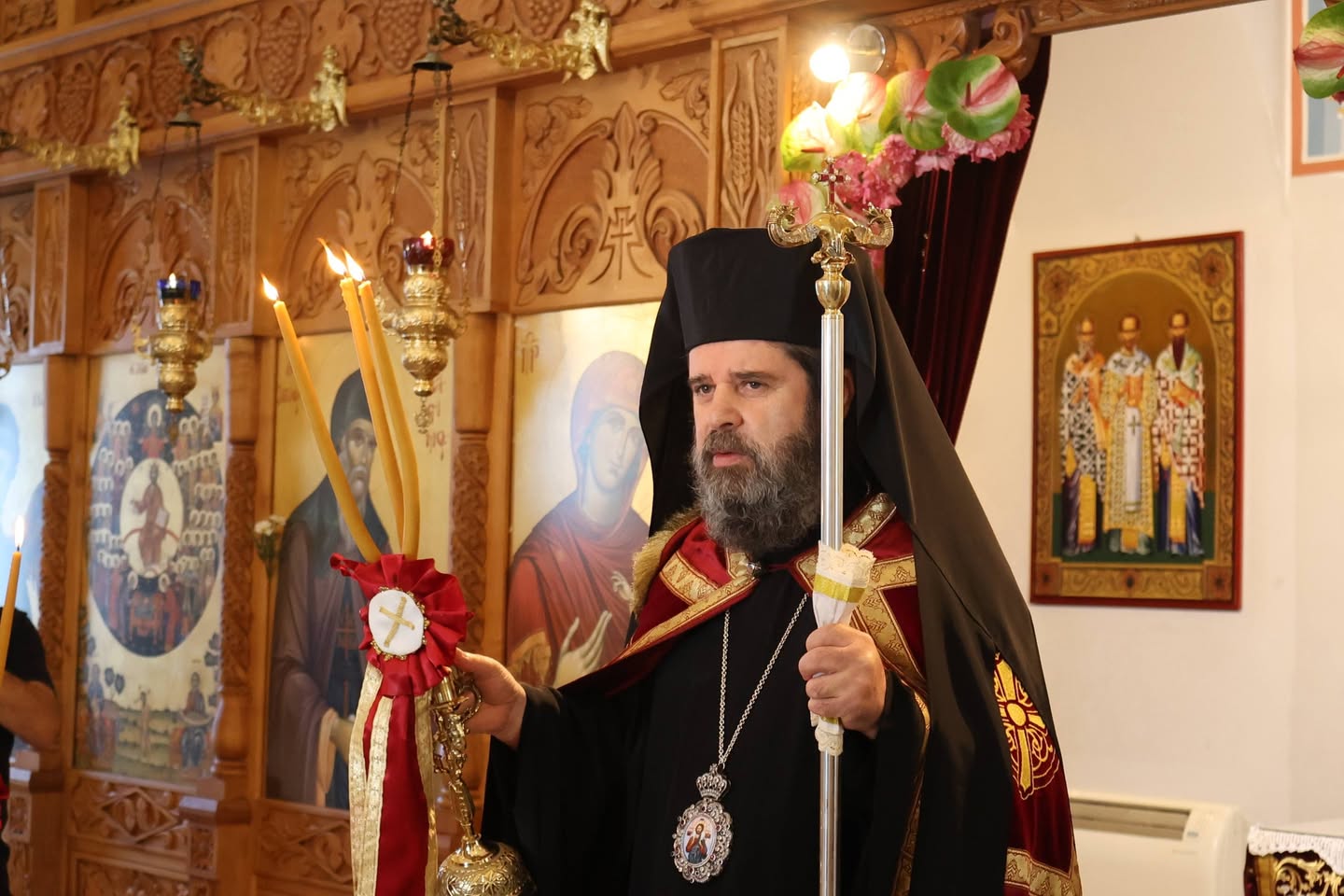 Kryepiskopi Joan kryesoi Liturgjinë e të Dielës së Gjithë Shenjtorëve në lagjen Kombinat të Tiranës - photo 2