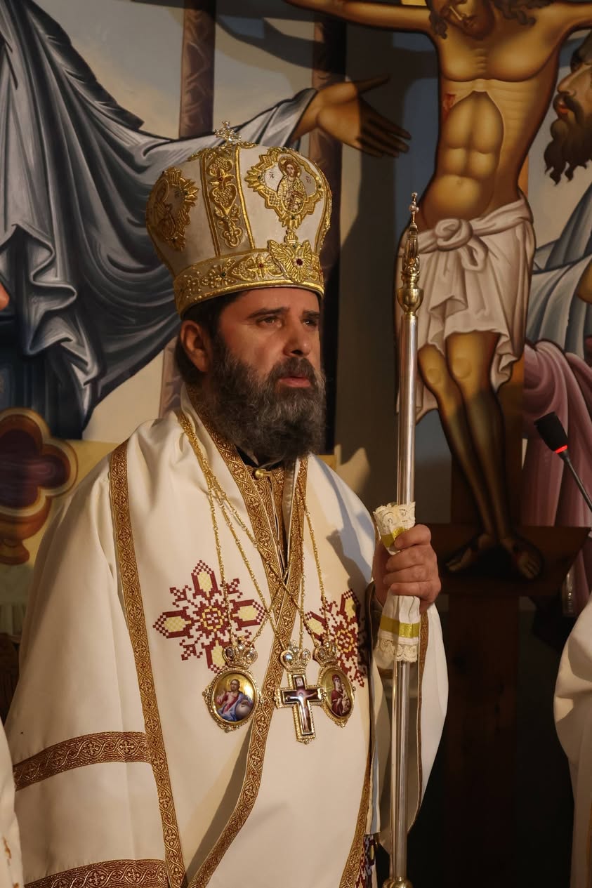 Kryepiskopi Joan kryesoi Liturgjinë e të Dielës së Gjithë Shenjtorëve në lagjen Kombinat të Tiranës - photo 4